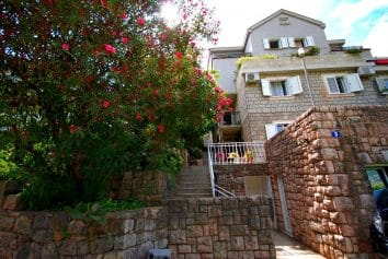 House springs apartments